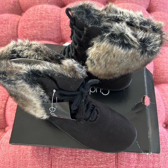 Cuddle Dud Boots , New in box - Picture 2 of 5